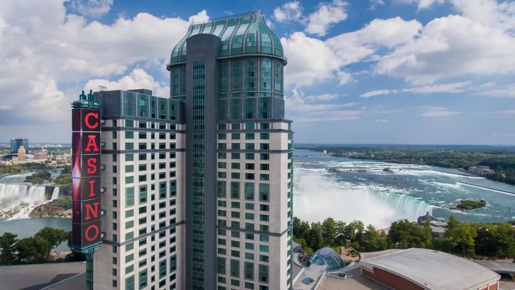 나이아가라 폭포를 품은 최고의 럭셔리, 폴스뷰 카지노 호텔(Fallsview Casino Hotel)